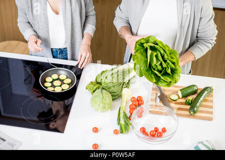 La cuisson des aliments végétariens Banque D'Images