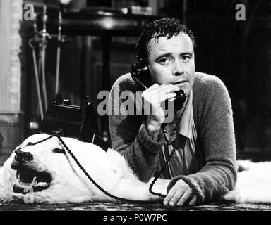 Titre original : The Notorious LANDLADY. Titre en anglais : THE NOTORIOUS LANDLADY. Film Directeur : RICHARD QUINE. Année : 1962. Stars : Jack Lemmon. Credit : Columbia Pictures / Album Banque D'Images