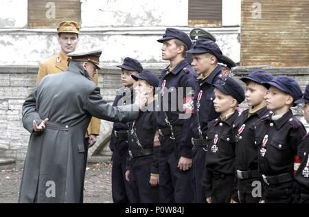 Titre original : Der Untergang. Titre en anglais : CHUTE : HITLER ET LA FIN DU TROISIÈME REICH, LA. Film Réalisateur : Oliver Hirschbiegel. Année : 2004. Stars : BRUNO GANZ. Credit : CONSTANTIN FILM / Album Banque D'Images