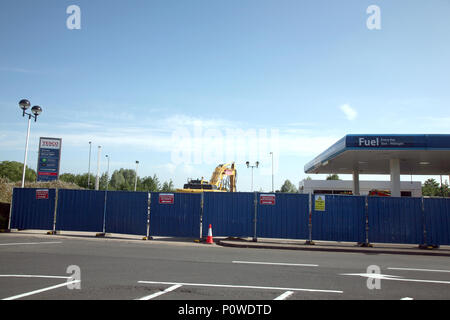 Zone de service Tesco site d'être complètement rénové au à Undergate Rd, Dinnington, Sheffield S25 2PF Plan du Banque D'Images