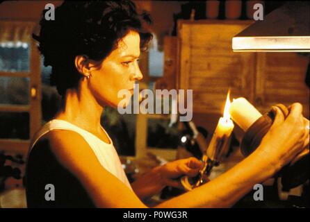 Titre original : LA JEUNE FILLE ET LA MORT. Titre en anglais : LA JEUNE FILLE ET LA MORT. Directeur du cinéma : Roman Polanski. Année : 1994. Stars : Sigourney Weaver. Credit : CAPITOL FILMS/TF1 Films/canal 4 FILMS / Album Banque D'Images