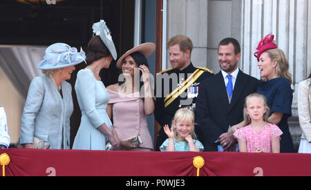 La photo doit être crédité ©Presse Alpha 079965 09/06/2018 Camilla duchesse de Cornouailles Kate duchesse de Cambridge Katherine Catherine Middleton Meghan Markle Duchesse de Sussex, le prince Harry Duc de Sussex Peter Phillips Phillips Automne Savannah et Isla Elizabeth Phillips durant la parade la couleur au palais de Buckingham sur le Mall à Londres. Banque D'Images