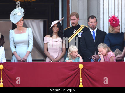 La photo doit être crédité ©Presse Alpha 079965 09/06/2018 la duchesse de Cambridge Kate Catherine Middleton Katherine Meghan Markle Duchesse de Sussex, le prince Harry Duc de Sussex Peter Phillips Phillips Automne Savannah et Isla Elizabeth Phillips durant la parade la couleur au palais de Buckingham sur le Mall à Londres. Banque D'Images