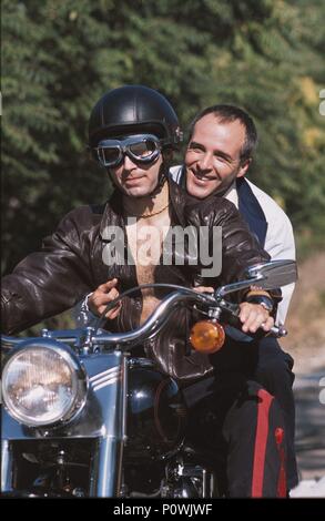 Titre original : LOS NOVIOS BULGAROS. Titre en anglais : BULGARIAN LOVERS. Directeur de film : ELOY DE LA IGLESIA. Année : 2003. Stars : Fernando Guillén CUERVO. Credit : CARTEL, S.L./CUERVO ALTUBE FILMEAK/FILMS/CONECCION SUR / Album Banque D'Images