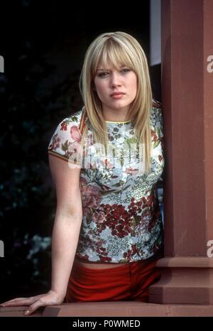 Titre original : MOINS CHER À LA DOUZAINE. Titre en anglais : MOINS CHER À LA DOUZAINE. Directeur de film : SHAWN LEVY. Année : 2003. Stars : HILARY DUFF. Credit : TM 20 th CENTURY FOX / Album Banque D'Images