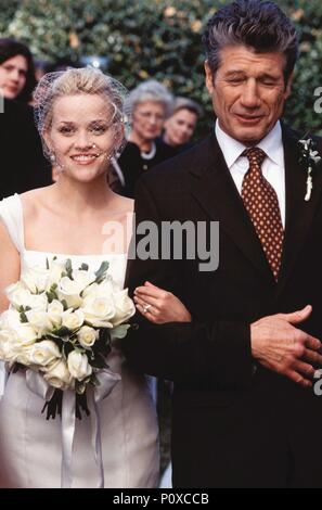 Titre original : SWEET HOME ALABAMA. Titre en anglais : SWEET HOME ALABAMA. Film Réalisateur : Andy Tennant. Année : 2002. Stars : FRED WARD ; Reese Witherspoon. Credit : Touchstone Pictures / Album Banque D'Images