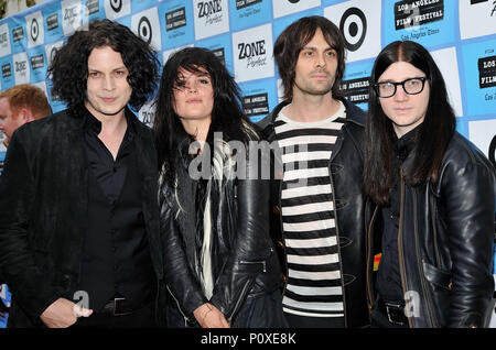 Jack White, Alison Mosshart de The Kills ( ), Dean Fertita (Queens of Stone Age), Jack Lawrence (des raconteurs )- il peut plus fort en première mondiale au Festival du Film de la au Man Festival Theatre de Los Angeles.   TheDeadWeather - 04 04.jpg04 TheDeadWeather 04 Événement dans la vie d'Hollywood, Californie - Red Carpet Event, USA, Cinéma, Célébrités, photographie, Bestof, Arts, Culture et divertissement, Célébrités, Mode Topix Meilleur de Hollywood, la vie, événement dans la vie d'Hollywood, Californie - Tapis rouge et en backstage, des arts, de la Culture et du divertissement, la photographie, l'inqu Banque D'Images