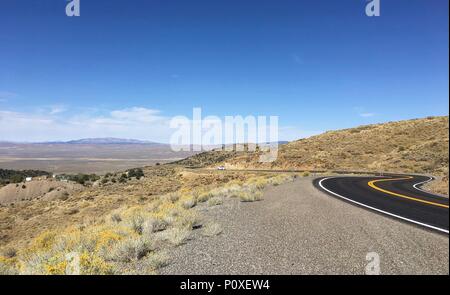 Le long de la route sinueuse nous 50 près de Austin, Nevada Banque D'Images