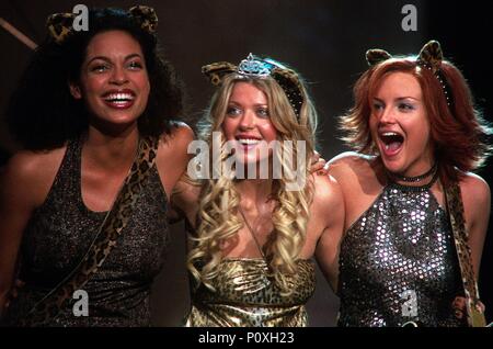 Titre original : JOSIE ET LES PUSSYCATS. Titre en anglais : JOSIE ET LES PUSSYCATS. Directeur : HARRY ELFONT Film ; Deborah Kaplan. Année : 2001. Stars : Rachael Leigh Cook, Rosario Dawson ; Tara Reid. Credit : Universal Studios / Album Banque D'Images