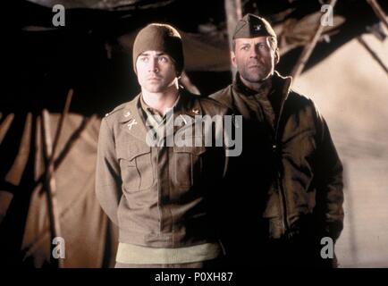 Titre original : HART'S WAR. Titre en anglais : HART'S WAR. Directeur : GREGORY HOBLIT Film. Année : 2002. Stars : Bruce Willis, Colin Farrell. Credit : METRO GOLDWYN / Album Banque D'Images