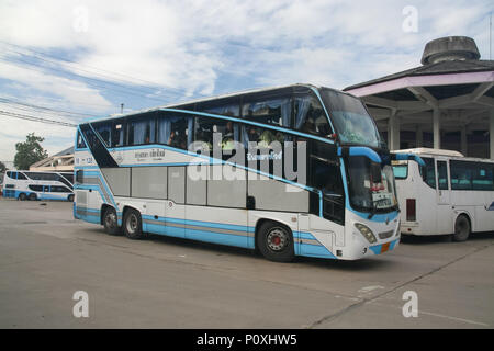 CHIANG MAI, THAÏLANDE - 8 septembre 2011 : Bus de Intratour. Photo à la gare routière de Chiangmai, Thaïlande. Banque D'Images