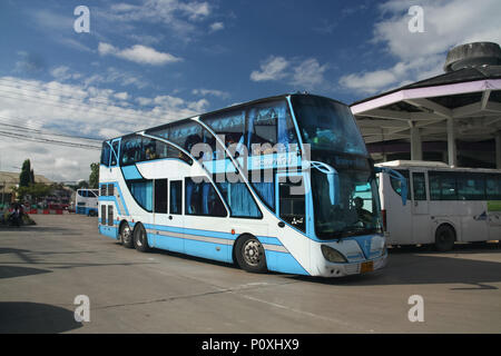 CHIANG MAI, THAÏLANDE - 8 septembre 2011 : Bus de Intratour. Photo à la gare routière de Chiangmai, Thaïlande. Banque D'Images