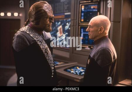 Titre original : Star Trek : Nemesis. Titre en anglais : Star Trek : Nemesis. Directeur de film : Stuart Baird. Année : 2002. Stars : PATRICK STEWART, MICHAEL DORN. Credit : PARAMOUNT PICTURES / Album Banque D'Images