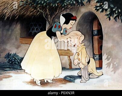 Titre original : Blanche Neige et les sept nains. Titre en anglais : Blanche Neige et les sept nains. Directeur de film : WALT DISNEY. Année : 1937. Credit : WALT DISNEY PRODUCTIONS / Album Banque D'Images