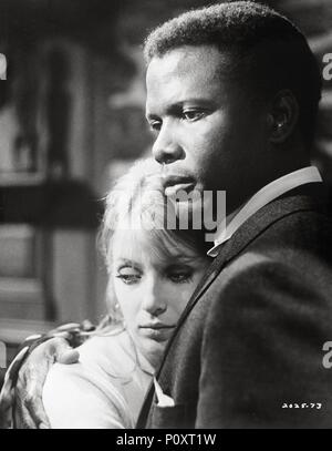 Film Original Titre : L'HOMME PERDU. Titre en anglais : L'HOMME PERDU. Film Réalisateur : ROBERT ALAN AURTHUR. Année : 1969. Stars : Sidney Poitier ; JOANNA SHIMKUS. Credit : UNIVERSAL PICTURES / Album Banque D'Images