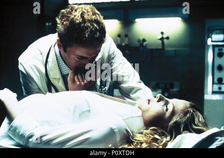 Titre original : AU-DELÀ DE RE-ANIMATOR. Titre en anglais : AU-DELÀ DE RE-ANIMATOR. Directeur : BRIAN YUZNA Film. Année : 2003. Stars : Elsa Pataky. Credit : FANTASTIC FACTORY/FILMAX / GELLER, NICOLAS / Album Banque D'Images