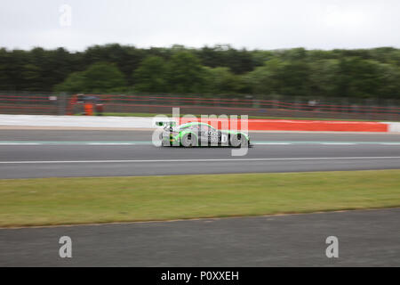 Silverstone, Royaume-Uni. 10 Jun, 2018. Le Mercedes-AMG GT3 d'Adam Christodolou et Richard Neary sur le circuit de Silverstone le British GT Warmup Crédit : Paren Raval/Alamy Live News Banque D'Images