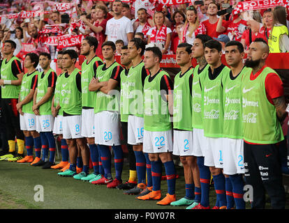 8 juin 2018, Poznan, Pologne : le soccer, le match amical contre la Pologne Chili au stade de l'INEA Poznan : Le Chilien joueurs remplaçants. Photo : Jens Büttner/dpa-Zentralbild/dpa Banque D'Images