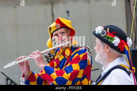 Wimborne, Dorset, UK. 10 juin 2018. Les foules affluent à Wimborne Folk Festival pour une journée de plaisir à regarder les danseurs et l'écoute de la musique. Credit : Carolyn Jenkins/Alamy Live News Banque D'Images