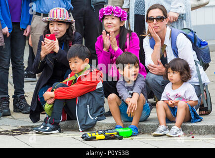 Wimborne, Dorset, UK. 10 juin 2018. Les foules affluent à Wimborne Folk Festival pour une journée de plaisir à regarder les danseurs et l'écoute de la musique. Credit : Carolyn Jenkins/Alamy Live News Banque D'Images