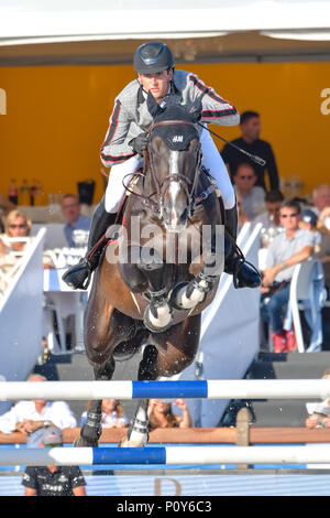 Cannes, France. 09Th Juin, 2018. Belgique Nicola Philippaerts sur H&M Chilli Willi fait concurrence au cours de la Ligue des Champions Mondial 2018 Longines à Cannes le 09 juin 2018 Crédit : BTWImages Sport/Alamy Live News Banque D'Images