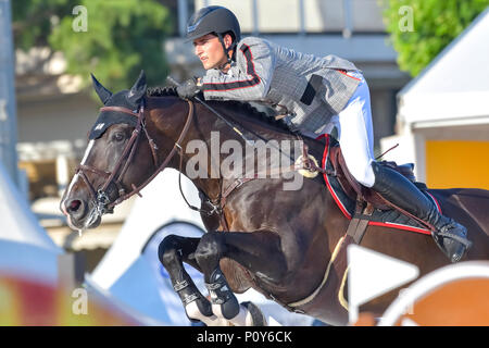 Cannes, France. 09Th Juin, 2018. Belgique Nicola Philippaerts sur H&M Chilli Willi fait concurrence au cours de la Ligue des Champions Mondial 2018 Longines à Cannes le 09 juin 2018 Crédit : BTWImages Sport/Alamy Live News Banque D'Images