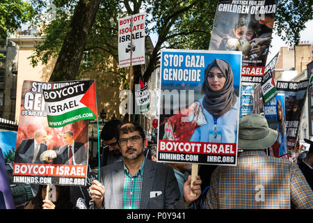 Londres, Royaume-Uni. 10 Juin, 2018. Des centaines de personnes attendent à l'extérieur de l'ambassade saoudienne à participer à la pro-palestinienne Al Quds Day mars à Londres organisée par la Commission islamique des droits de l'homme. Un événement international, il a commencé en Iran en 1979. Qods est le nom arabe de Jérusalem. Credit : Mark Kerrison/Alamy Live News Banque D'Images