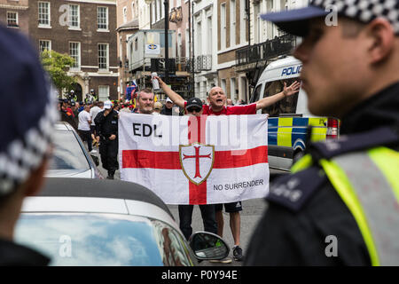Londres, Royaume-Uni. 10 Juin, 2018. Les partisans de la tenir un drapeau comme ils protestent contre la pro-palestinienne Al-Quds Day mars à Londres organisée par la Commission islamique des droits de l'homme. Un événement international, il a commencé en Iran en 1979. Qods est le nom arabe de Jérusalem. Credit : Mark Kerrison/Alamy Live News Banque D'Images