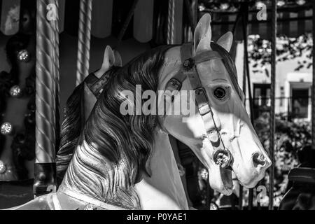 Carousel carrousel en bois avec des animaux de ferme de style vintage Banque D'Images