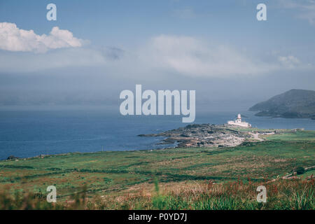 5 juin 2018, l'île de Valentia, Irlande - Valentia Phare à Cromwell, un port lumière pour guider les navires de la mer et les conduire à travers Banque D'Images