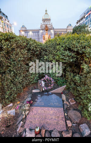 Le monument mémorial à Jan Pallach et Jan Zaic sur la place Wenceslas à Prague, République Tchèque Banque D'Images