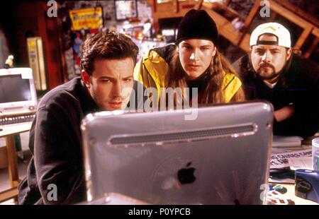 Titre original : JAY AND SILENT BOB STRIKE BACK. Titre en anglais : JAY AND SILENT BOB STRIKE BACK. Directeur de film : Kevin SMITH. Année : 2001. Stars : Ben Affleck, Kevin SMITH, JASON MEWES. Copyright : Editorial l'intérieur uniquement. C'est un document distribué au public. Les droits d'accès uniquement, aucune licence de droit d'auteur prévue. Autorisation obligatoire à l'icône visuelle (www.visual-icon.com) est requise pour la reproduction de cette image. Credit : MIRAMAX / Album Banque D'Images