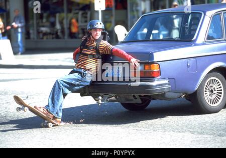 Titre original : l'AGENT CODY BANKS. Titre en anglais : L'AGENT CODY BANKS. Directeur de film : HARALD ZWART. Année : 2003. Stars : Frankie Muniz. Credit : Metro Goldwyn Mayer / Album Banque D'Images