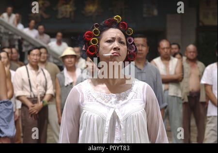 Titre original : GONG FU. Titre en anglais : Kung Fu Hustle. Directeur de film : Stephen Chow. Année : 2004. Credit : COLUMBIA TRISTAR / Album Banque D'Images