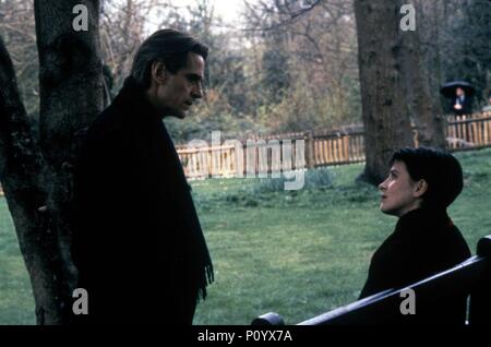 Titre original : FATALE. Titre en anglais : Dommage. Film Réalisateur : Louis Malle. Année : 1992. Stars : Jeremy Irons, Juliette Binoche. Credit : SKRIBA/STUDIO CANAL/canal 4/Canal + / Album Banque D'Images