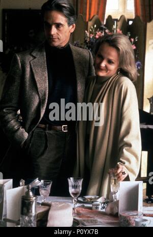 Titre original : FATALE. Titre en anglais : Dommage. Film Réalisateur : Louis Malle. Année : 1992. Stars : Jeremy Irons ; MIRANDA RICHARDSON. Credit : SKRIBA/STUDIO CANAL/canal 4/Canal + / Album Banque D'Images