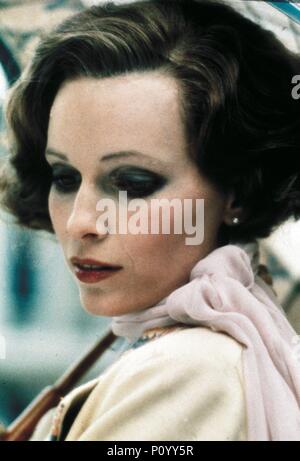 Titre original : THE GREAT GATSBY. Titre en anglais : Gatsby le Magnifique. Directeur de film : JACK CLAYTON. Année : 1974. Stars : Mia Farrow. Credit : PARAMOUNT PICTURES / Album Banque D'Images