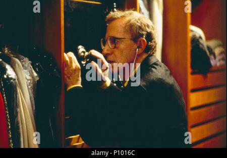 Titre original : DECONSTRUCTING HARRY. Titre en anglais : SMALL TIME CROOKS. Film Réalisateur : Woody Allen. Année : 2000. Stars : Woody Allen. Credit : CLIFFORD, John / Album Banque D'Images