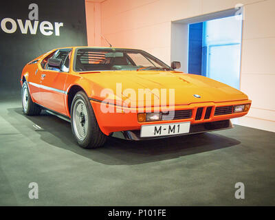 MUNICH, ALLEMAGNE LE 8 AVRIL, 2017 : 1978 BMW M1 dans le musée BMW. Seulement 399 de ces voitures ont été produites par BMW. Banque D'Images