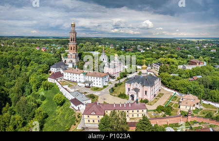 Vue aérienne de monastère de Jean le Théologien dans Poshchupovo village, oblast de Riazan, en Russie Banque D'Images