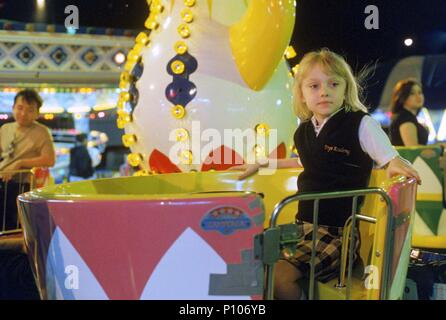 Titre original : UPTOWN Girls. Titre en anglais : UPTOWN Girls. Réalisateur : Boaz Yakin Film. Année : 2003. Stars : Dakota Fanning. Credit : Metro Goldwyn Mayer / Album Banque D'Images