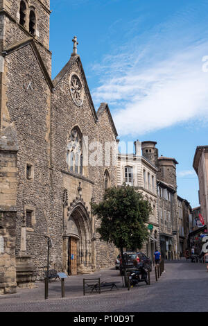 Place de l'église collégiale Saint Julien St Julien Tournon sur Rhône Ardèche Auvergne-Rhône-Alpes France Banque D'Images