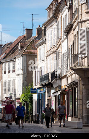 La rue médiévale Avallon Yonne Bourgogne-Franche Comte-France Banque D'Images