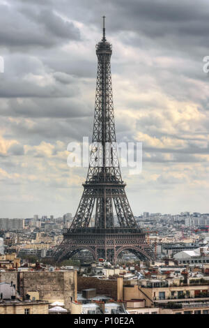 La Tour Eiffel vu de l'Arc de Triomphe. Paris. France Banque D'Images