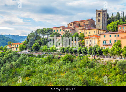 L'Italien ville médiévale de Montecatini Alto en Toscane Banque D'Images