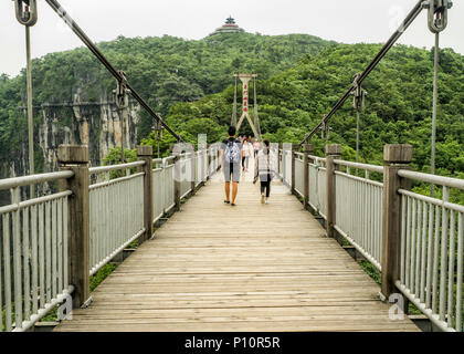 28 Mai 2018 : au pont de la montagne Tianmen, Les Portes du Paradis à Zhangjiagie, Hunan Province, China, Asia Banque D'Images