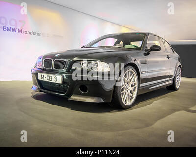 MUNICH, ALLEMAGNE LE 8 AVRIL, 2017 : 2003 BMW M3 CSL dans le musée BMW. Banque D'Images