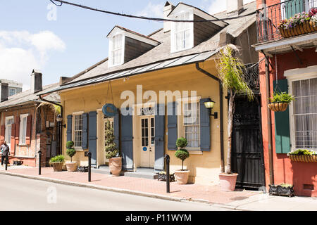 L'hôtel St Pierre, dans un cottage créole traditionnel sur Bourgogne Street dans le quartier français de La Nouvelle-Orléans, Louisiane. Banque D'Images