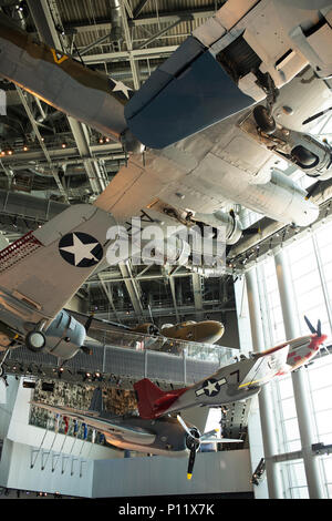Des avions historiques sont exposés au National World War II Museum de la Nouvelle-Orléans, Louisiane, États-Unis.