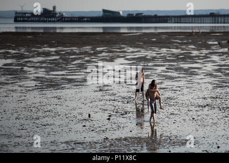 Southend-on-Sea, Essex, Royaume-Uni. Le 14 septembre 2016. Le soleil septembre continue à Southend-on-Sea avec les gens affluent sur la plage de la ville d'Essex. Pictu Banque D'Images